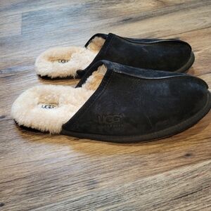 UGG Australia Size 13 S/N 5776 Black Classic Scuff Suede Shearling Slippers